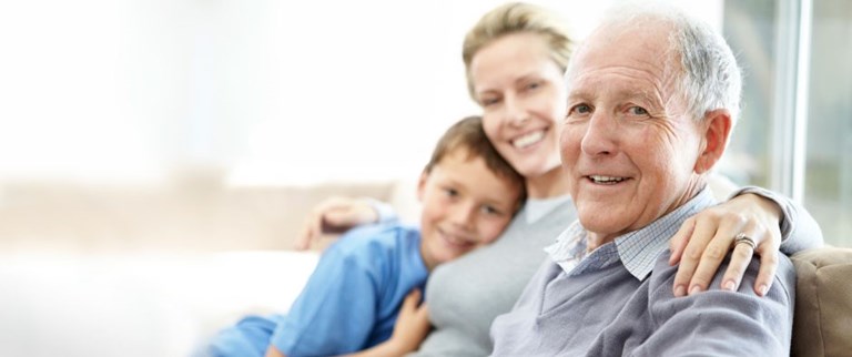 El apoyo familiar es fundamental para acabar con los prejuicios relacionados con el envejecimiento.